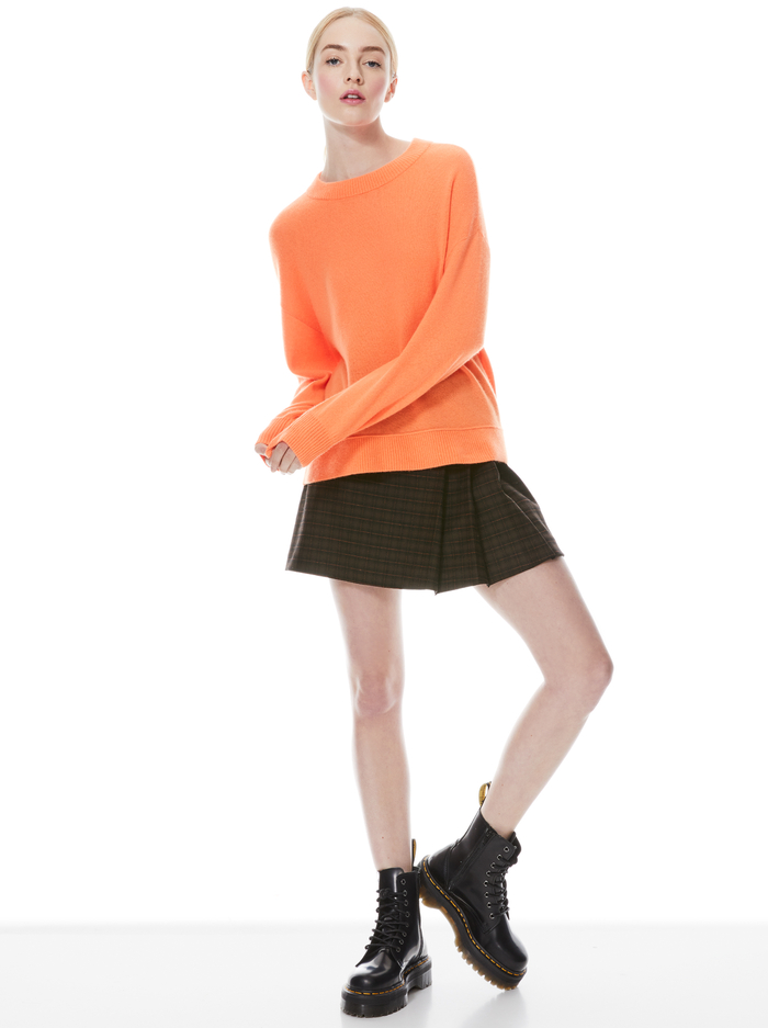 DENVER ROUND HEM SWEATER       - NEON ORANGE image 4 - Alice And Olivia