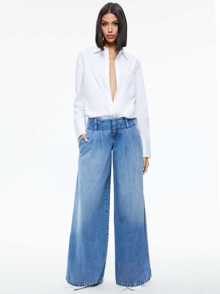 Anders Low Rise Pleated Jean In Georgia Vintage Blue | Alice And Olivia