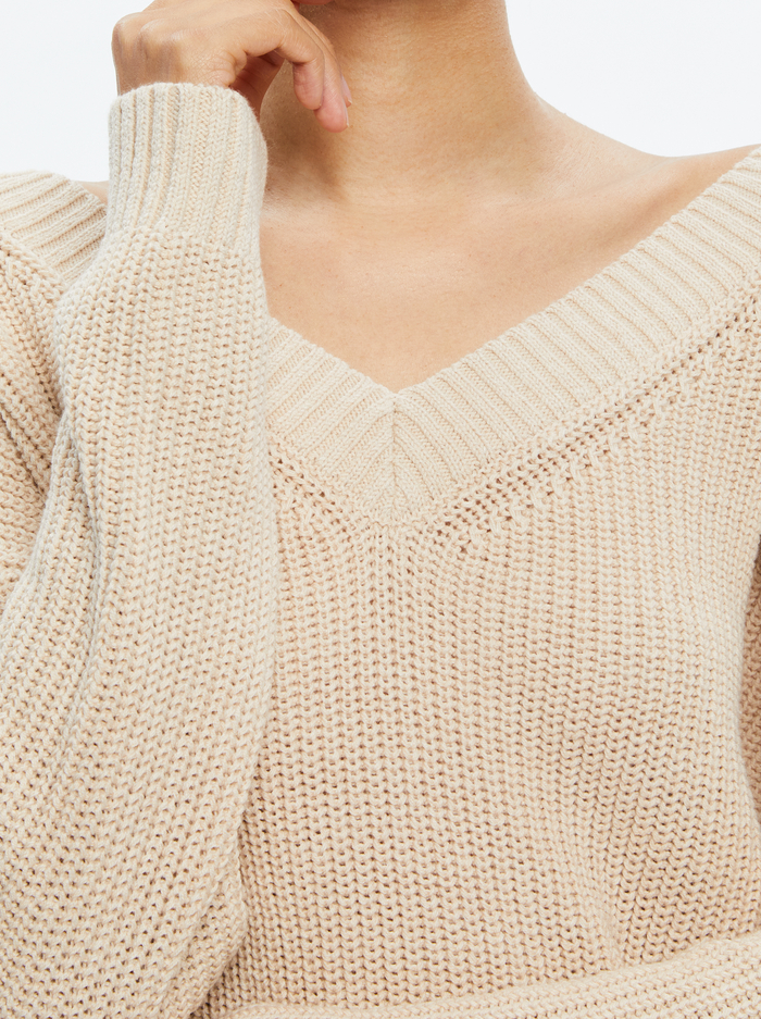 ALITA RELAXED V NECK PULLOVER - OATMEAL HEATHER image 3 - Alice And Olivia