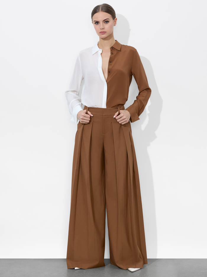 WILLA COLORBLOCK PLKT TOP - OFF WHITE/CAMEL image 4 - ALICE + OLIVIA