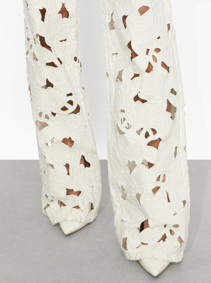 WEEZY EYELET JEAN - OFF WHITE image 3 - Alice And Olivia