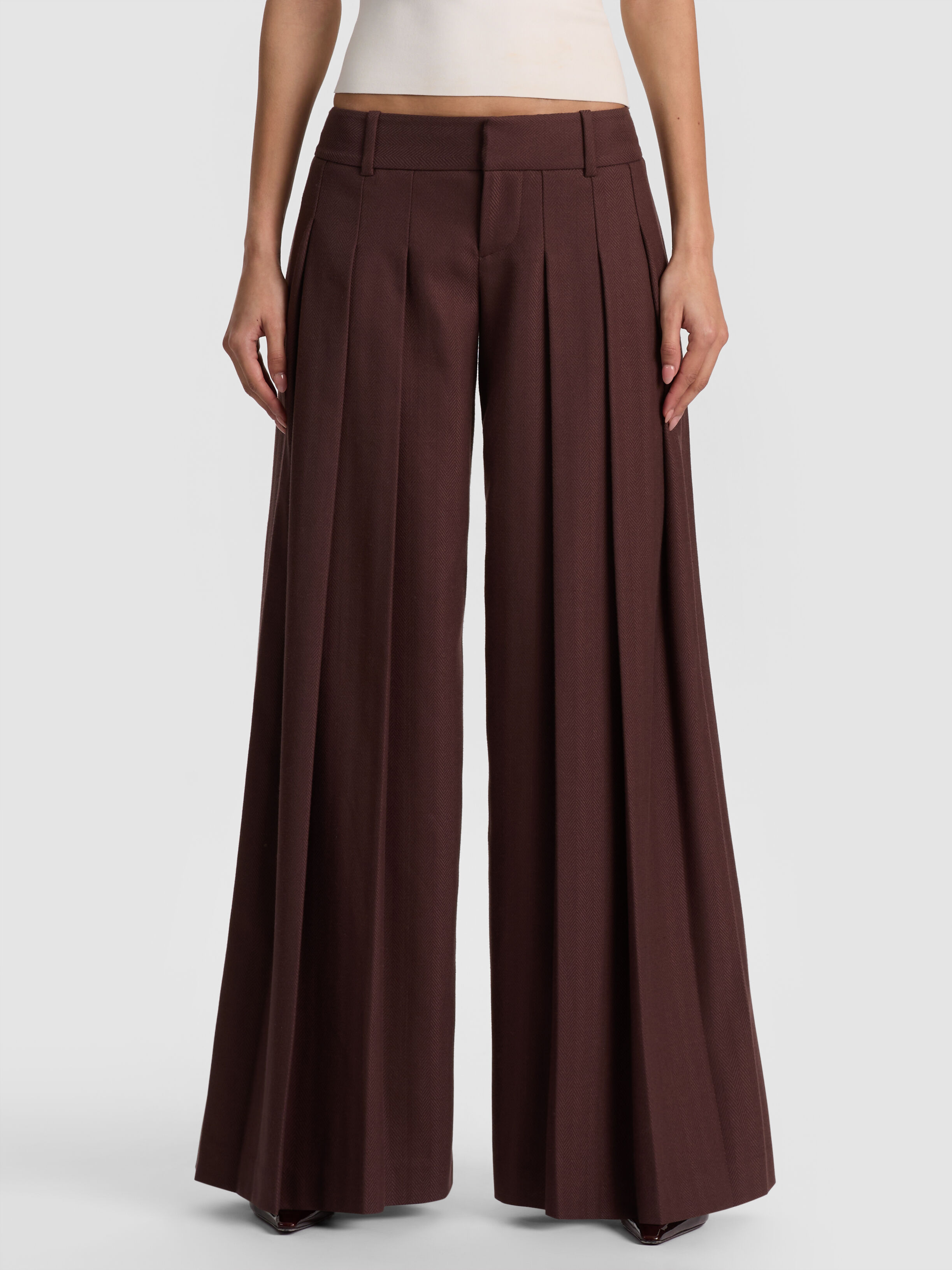 SIMON PLEATED TROUSER in DARK CHOCOLATE | ALICE + OLIVIA