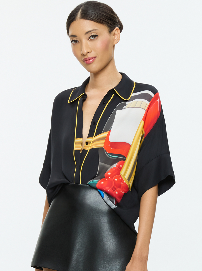 A+O X TOM WESSELMANN EDYTH HIGH LOW BUTTON DOWN - STILL LIFE - Alice And Olivia