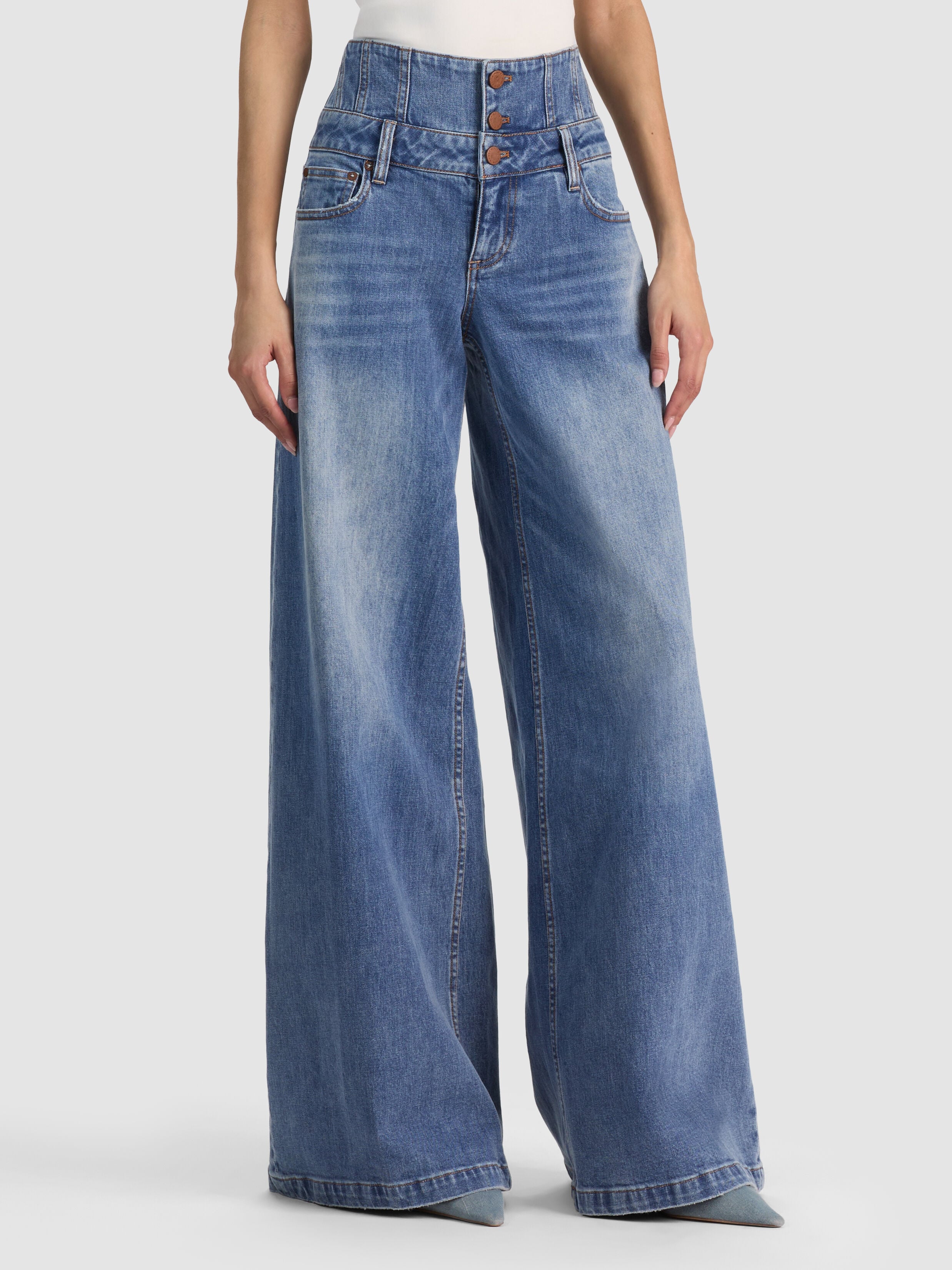CLOSET STRAUSS & CO. デニムフリルスリングCL501 WHIT ULTRA HIGH BUTTON FRONT JEAN in BROOKLYN BLUE | ALICE + OLIVIA