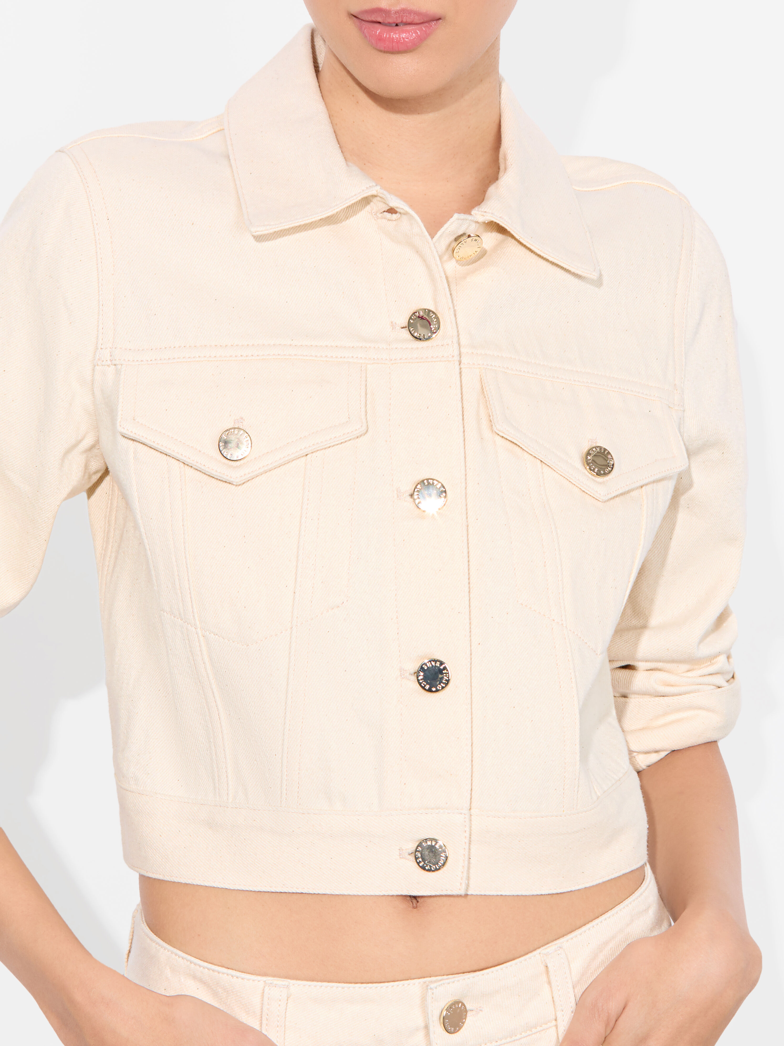 ◆Alice+Olivia◆ランドン デニム チェーントリム ジャケット◆ Alice + Olivia Landon Chain Denim Crop Jacket | Saks Fifth