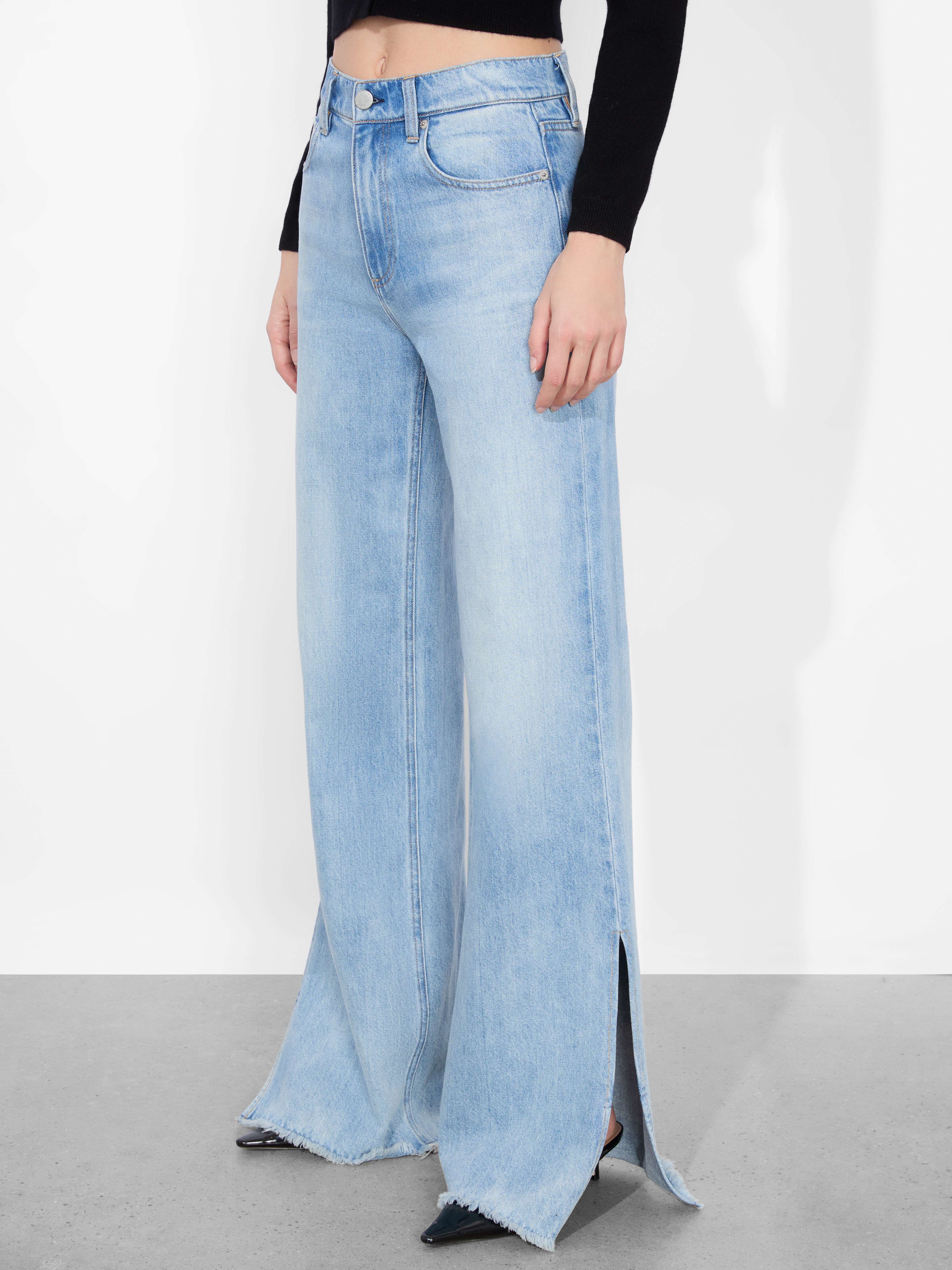 Weezy Slit Jean In Gemma Light Blue | Alice + Olivia