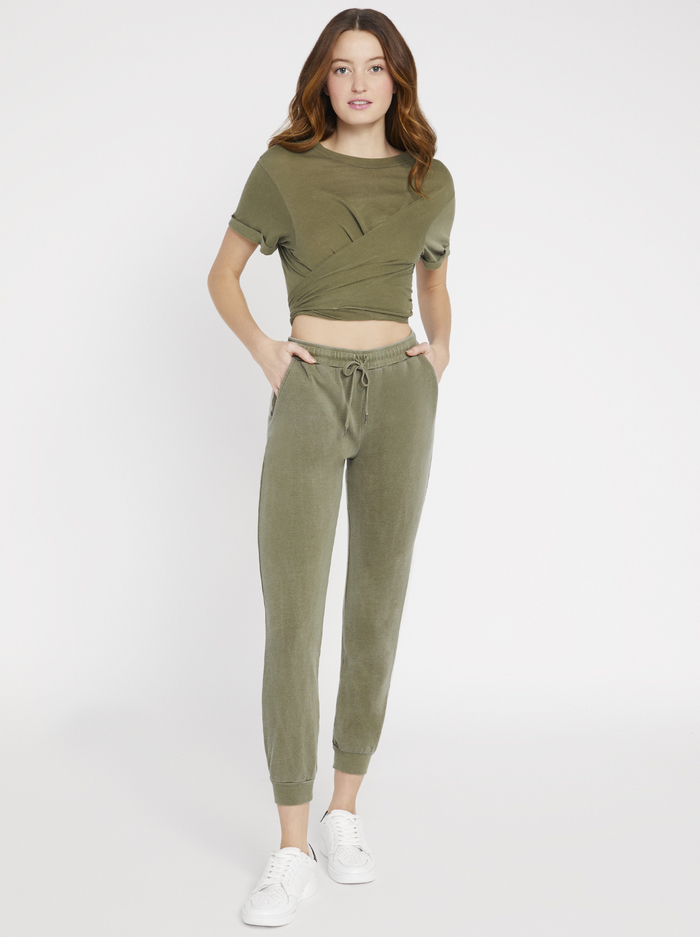 CHAVON SWEATPANT JOGGER - OLIVE image 2 - Alice And Olivia