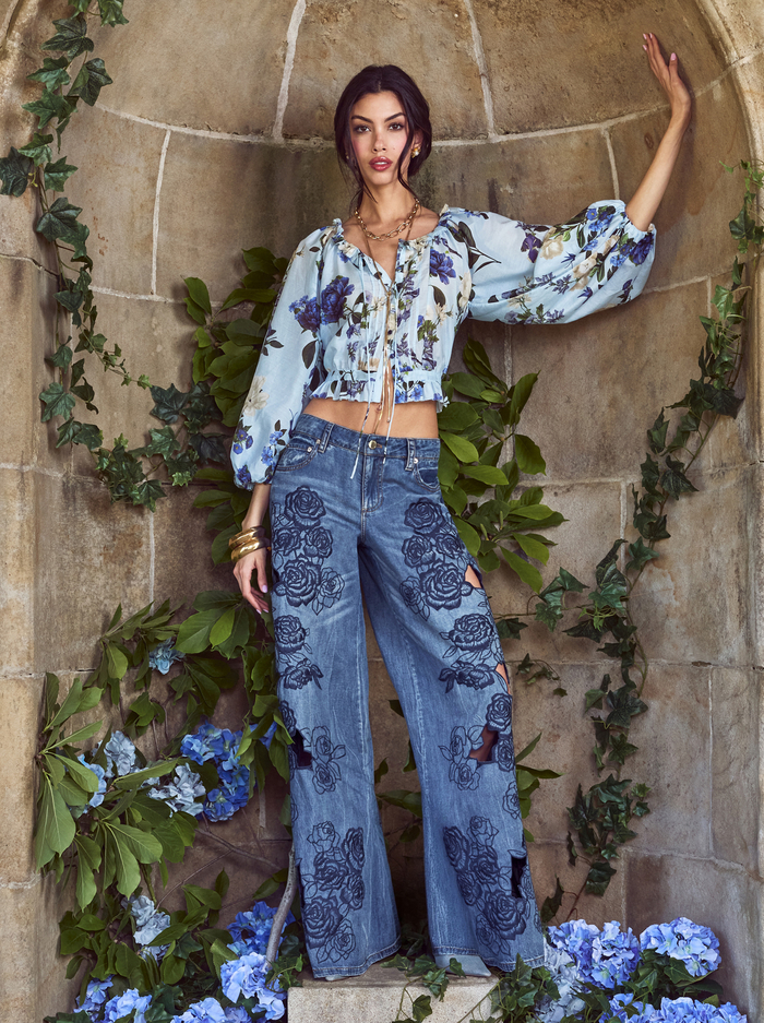 SIDNEY LASER-CUT JEAN - BROOKLYN BLUE image 6 - ALICE + OLIVIA