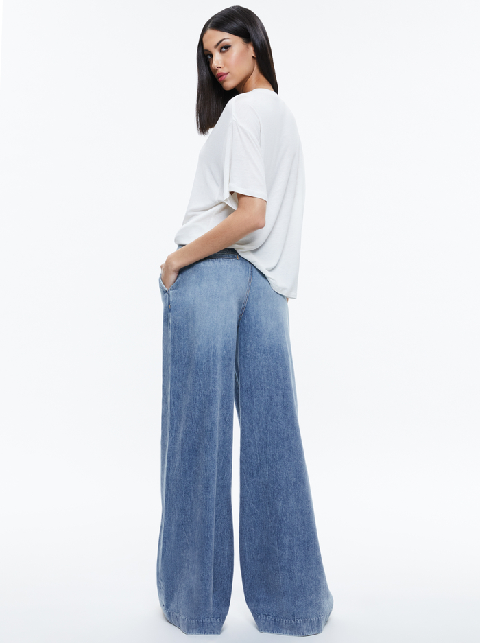 EVAN OVERSIZED TEE - OFF WHITE image 2 - Alice And Olivia