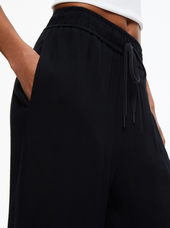 SAVETTA HIGH WAISTED WIDE LEG SIDE SLIT PANT - BLACK image 3 - Alice And Olivia