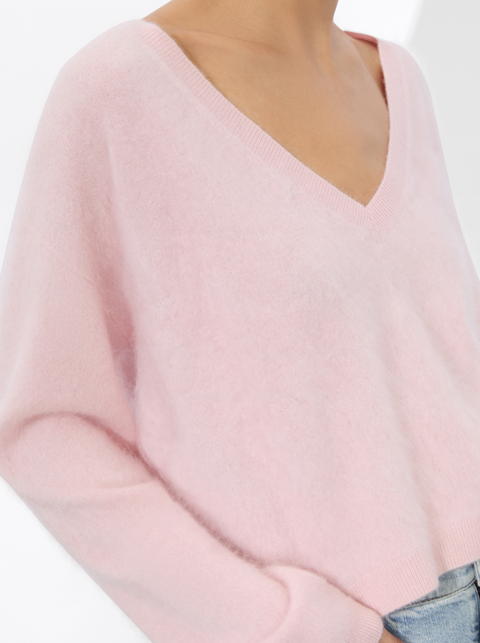 WILLIAMS CASHMERE PULLOVER - SHELL PINK image 3 - Alice And Olivia