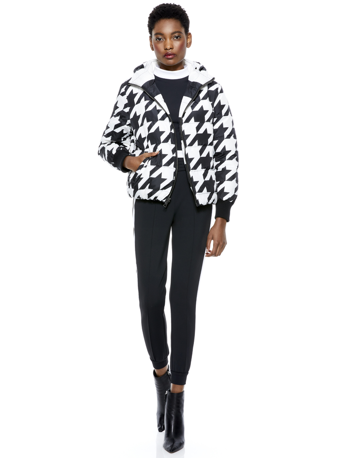 DURHAM REVERSIBLE PUFFER - HOUNDSTOOTH/COMBO image 4 - Alice And Olivia