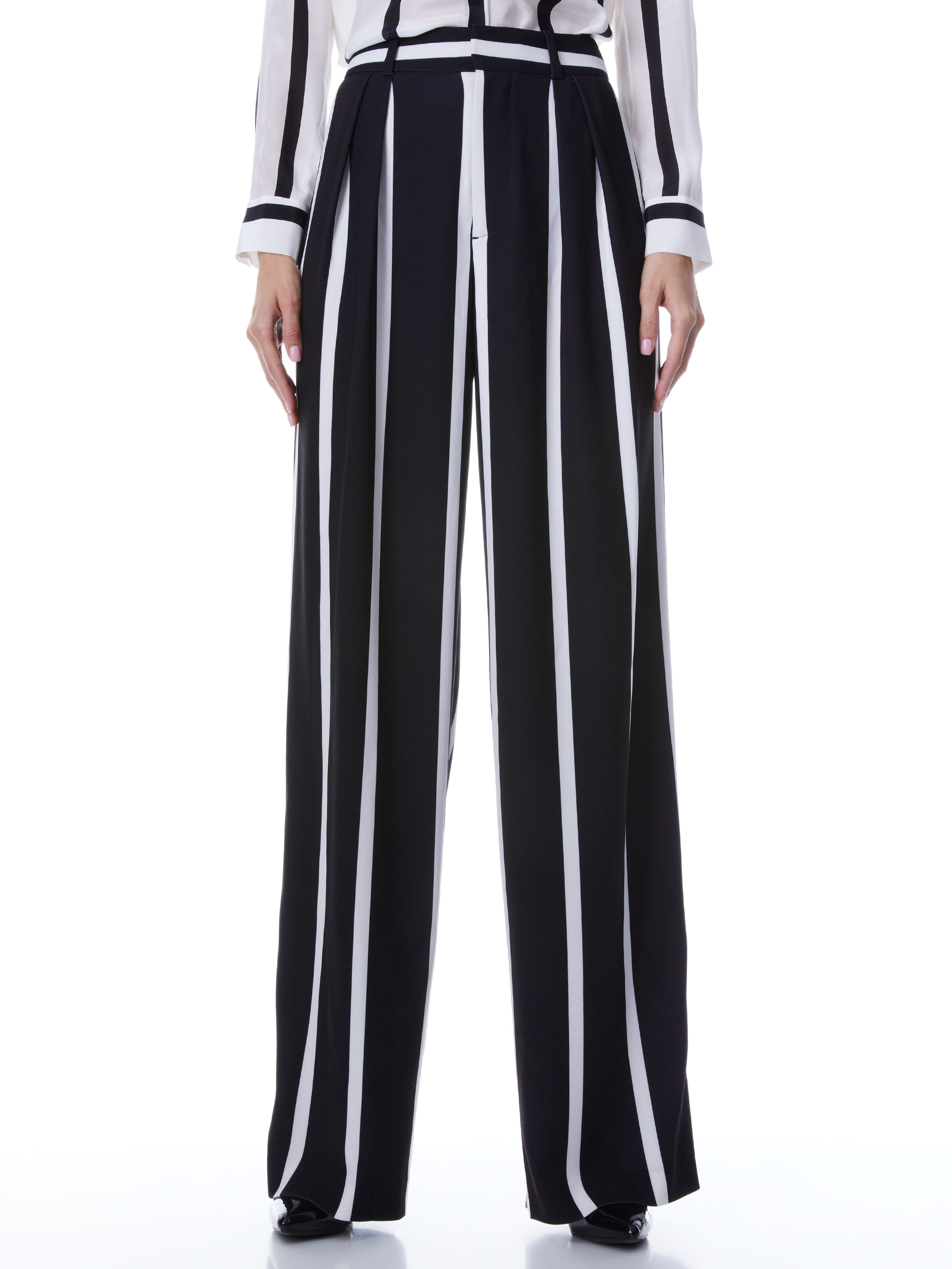 Alice olivia striped pants discount