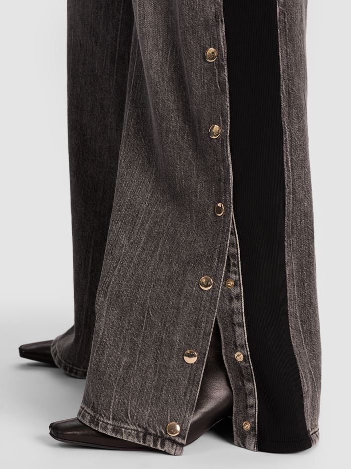 AMAZING SNAP JEAN - GEORGIA VINTAGE BLACK image 3 - Alice And Olivia