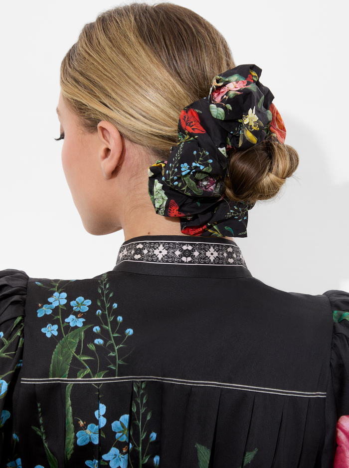 CHER LARGE SCRUNCHIE - IN THE WIND FLORAL image 1 - Alice And Olivia