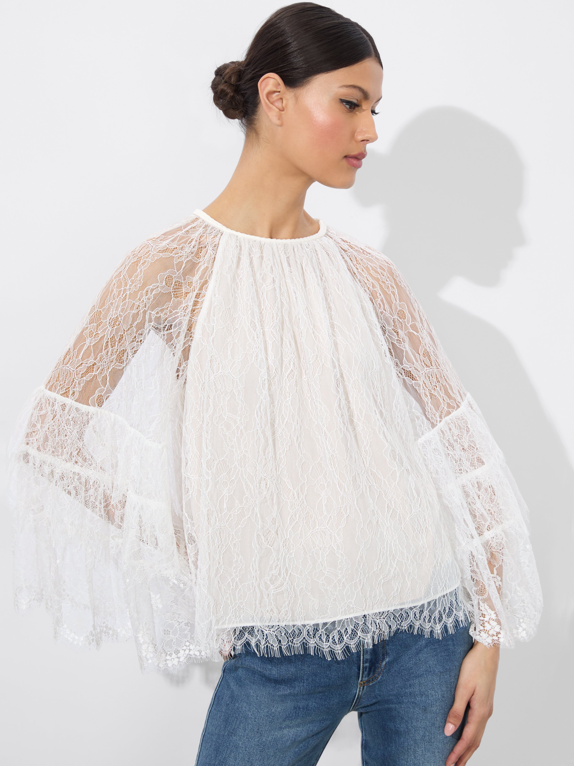 ALICE AND OLIVIA DELIA RUFFLED TUNIC TOP