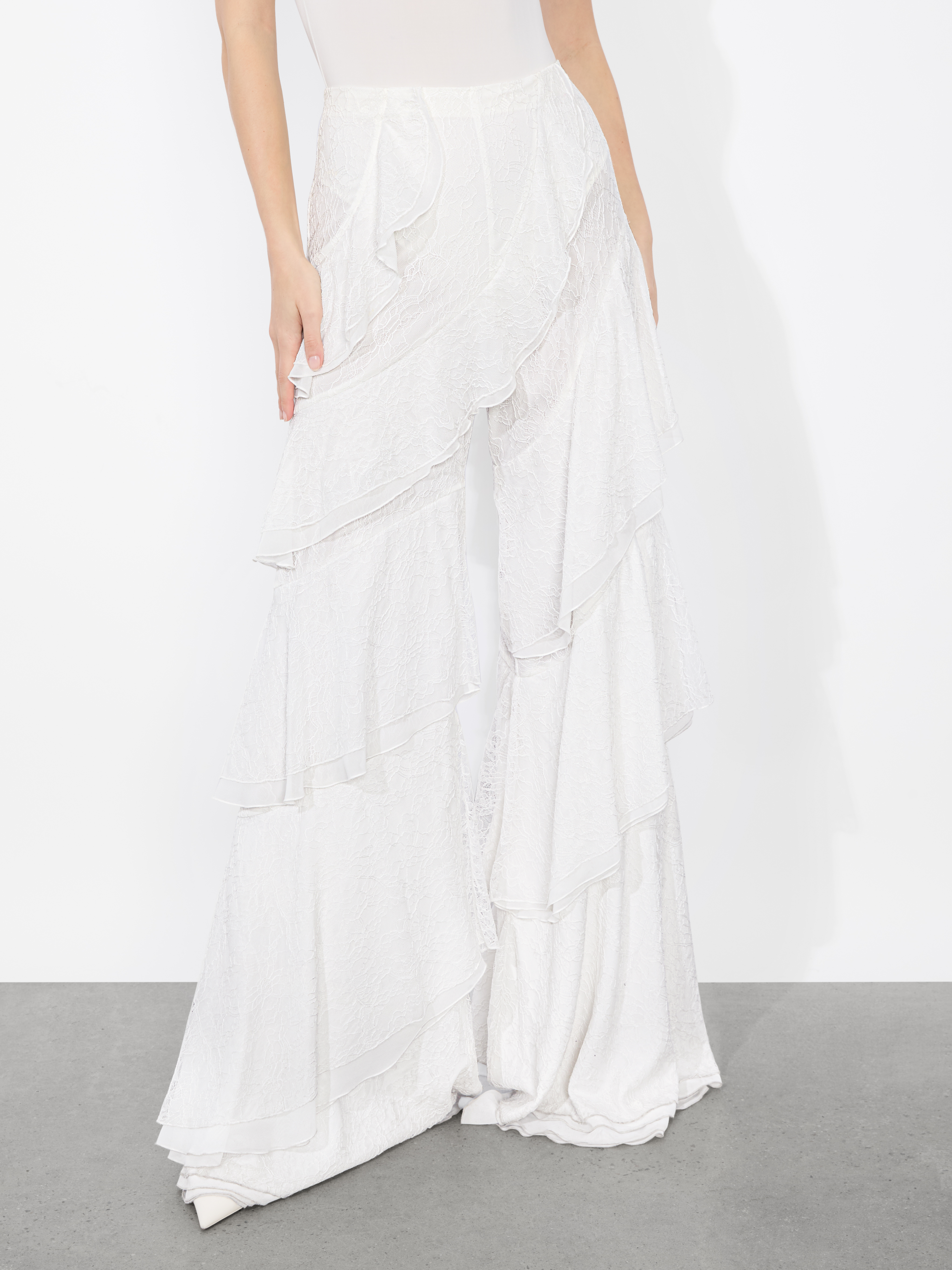 Alice And Olivia Lotus Lace Ruffle Pant In Off White