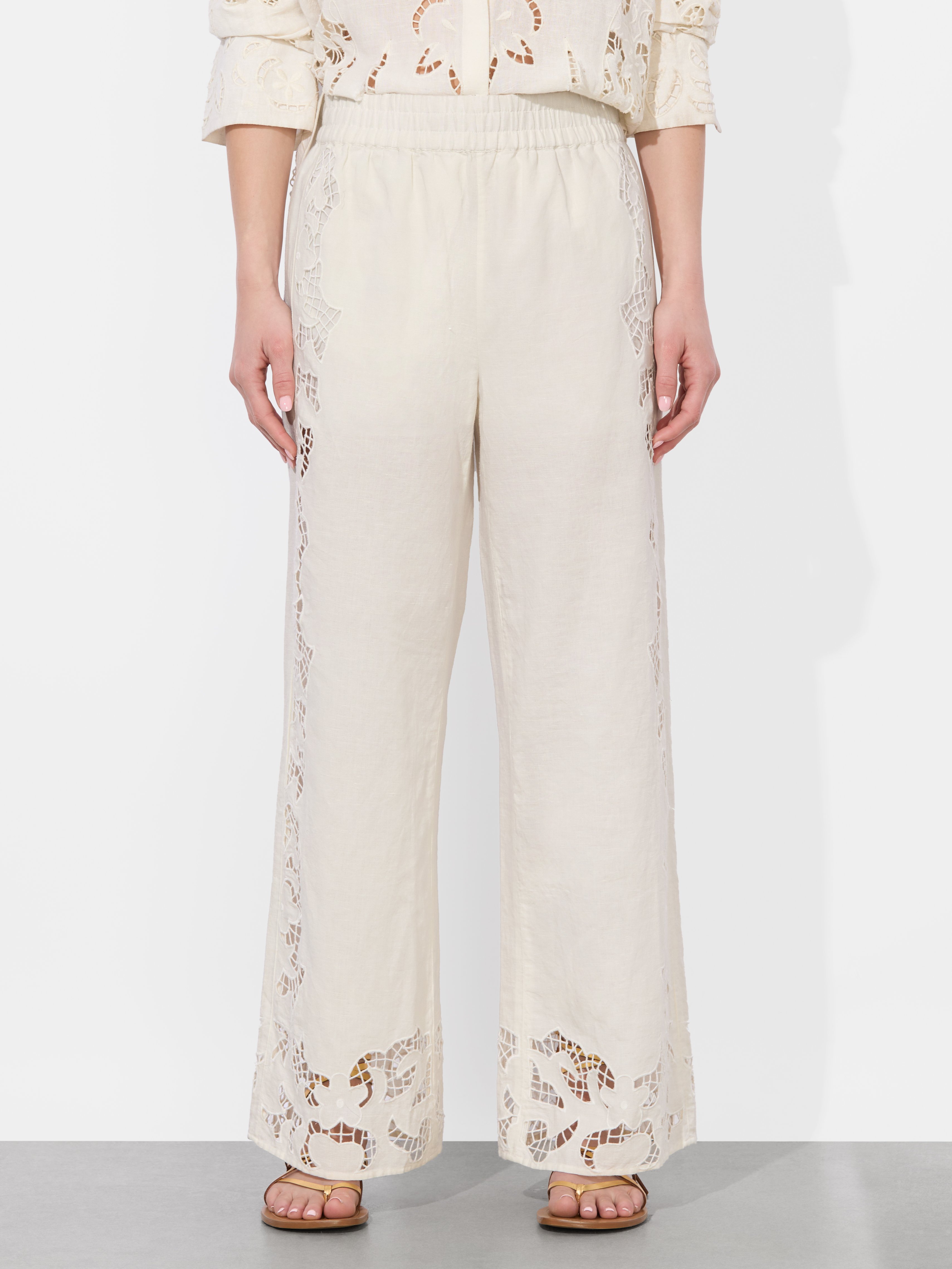 Alice And Olivia Tanya Eyelet Pull On Pant