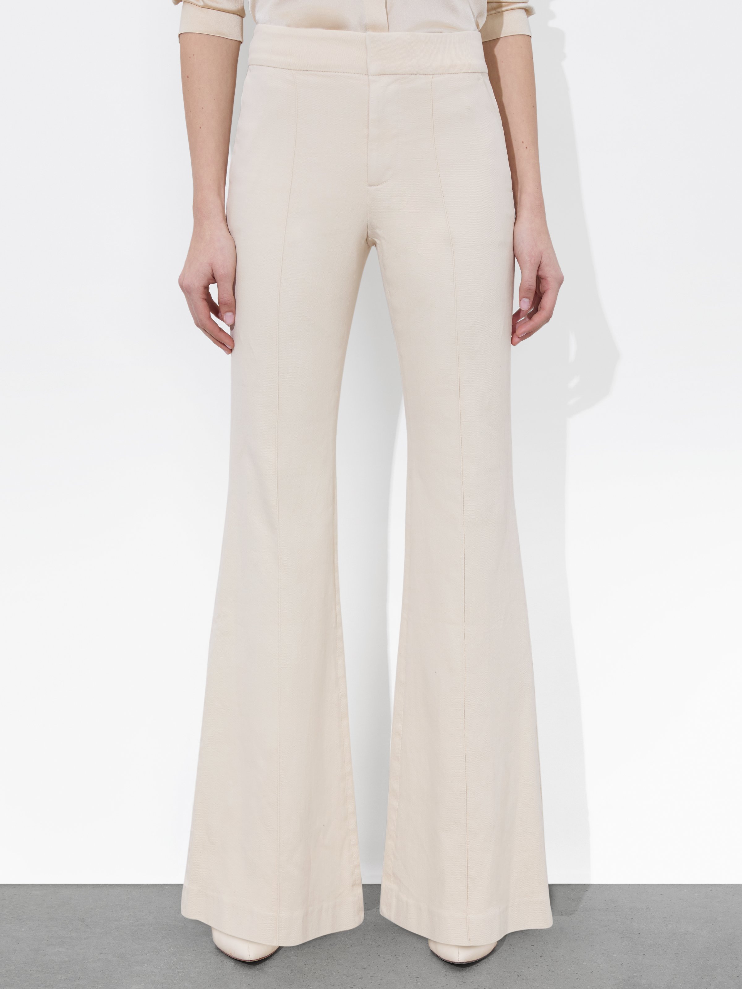 Alice And Olivia The Trouser Jean In Chino