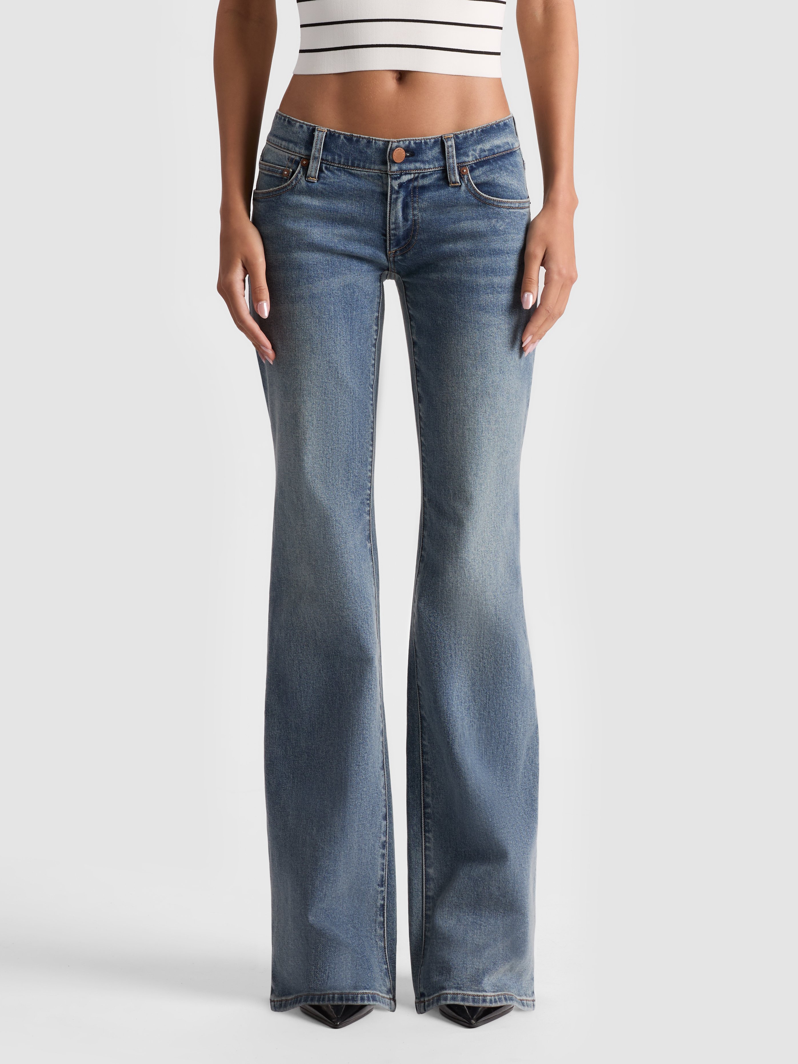 Alice And Olivia Bella Low Rise Jean In Blue