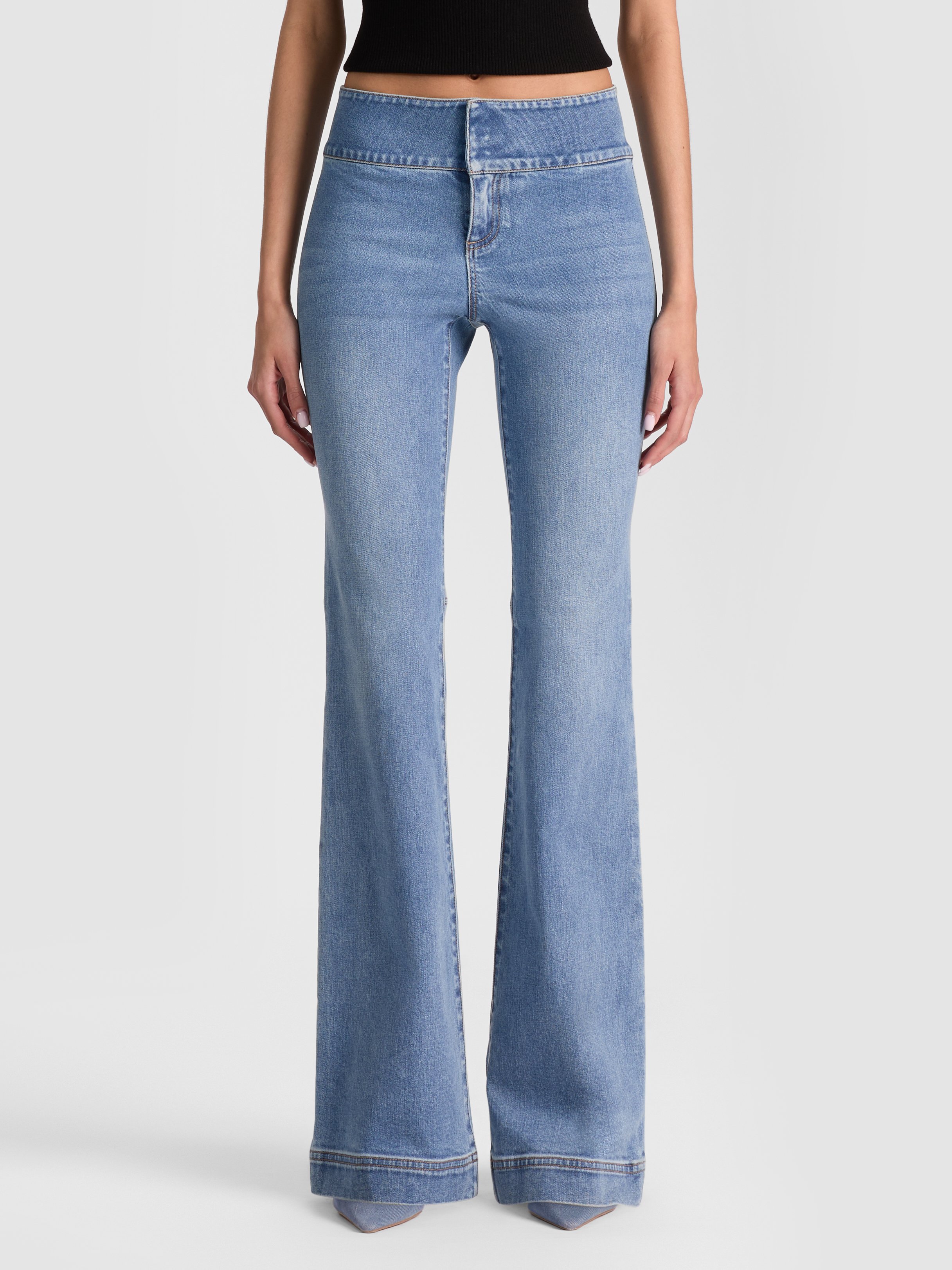 Alice And Olivia Bodie Low-rise Bootcut Jean In Blue