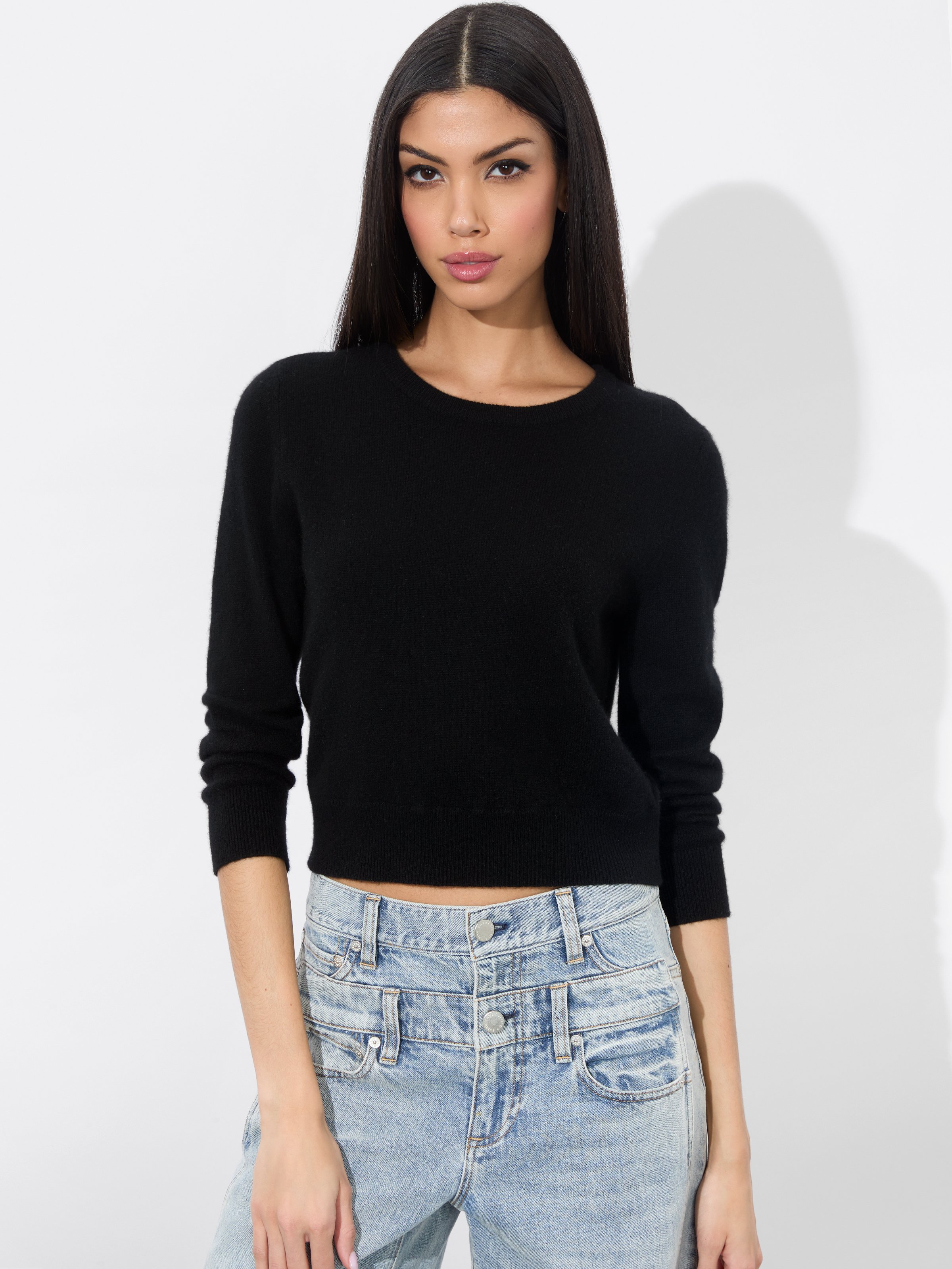 Alice And Olivia Carolann Shrunken Pullover In Black