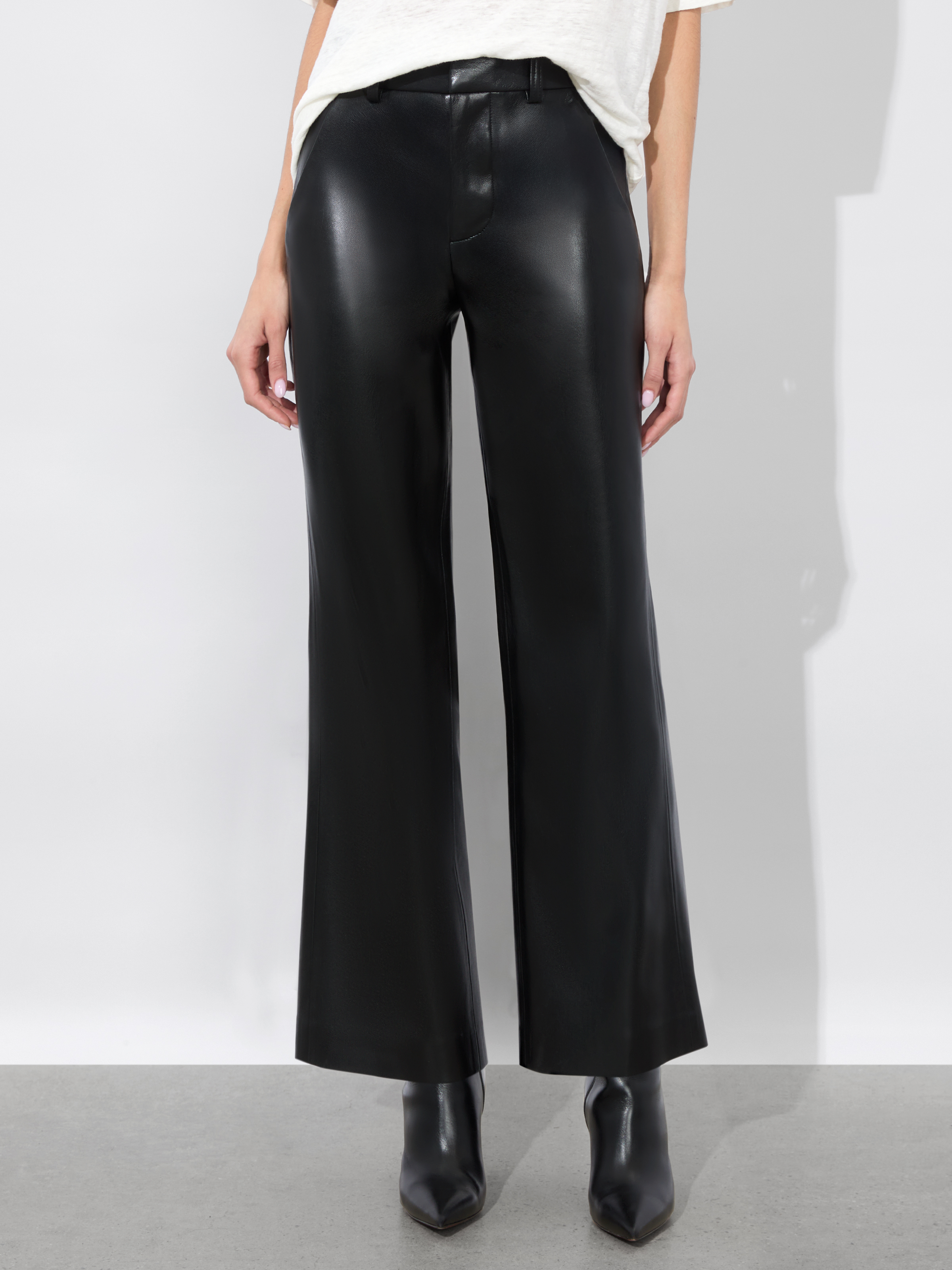 Alice And Olivia Trish Shiny Vegan Leather Baggy Pants Black 0 In Black